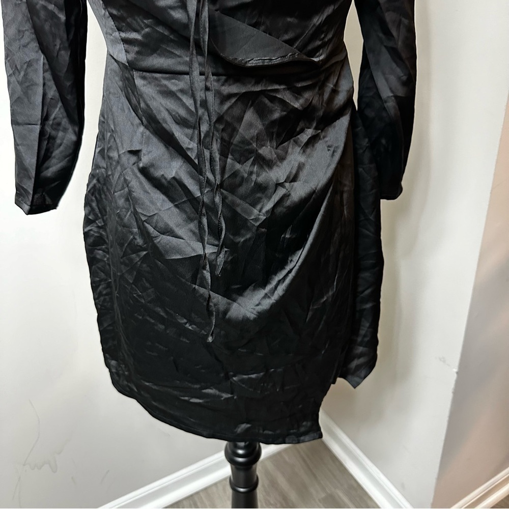 NWT Missguided Silky Bardot Shift Black Dress in Size 10 - Picture 3 of 6